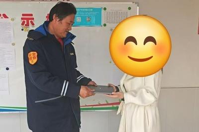 隧道巴士驾驶员拾金不昧，大学生电脑失而复得