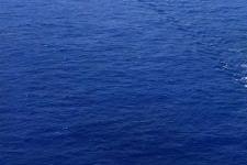 伊朗称完全控制霍尔木兹海峡，十多艘油轮被炮弹击中