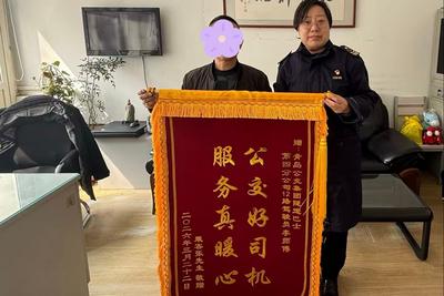 青岛公交车上乘客突发病，多亏遇到了沉着冷静的驾驶员……