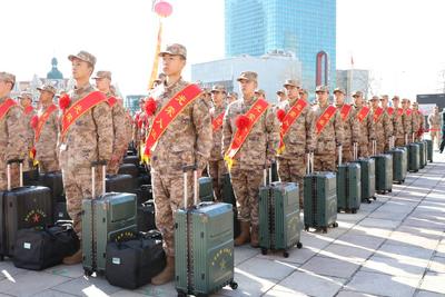 青岛市2026年上半年新兵入伍欢送大会举行