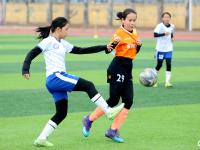 青岛市“市长杯”校园足球联赛激战正酣，小学男甲、女甲冠军组金牌产生