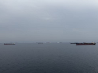 多名海员滞留霍尔木兹海峡，中国小伙建“家书电台”帮同胞报平安