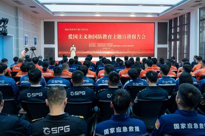 山东省爱国主义和国防教育主题宣讲报告会在山东港口青岛港举办