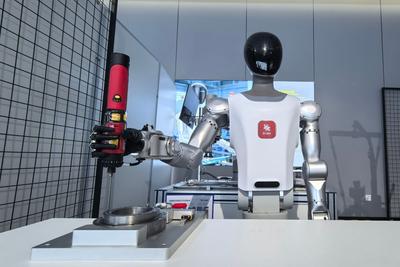 青岛国华发布人形机器人全栈自研技术体系，涵盖关节模组、机械臂、机器人本体端