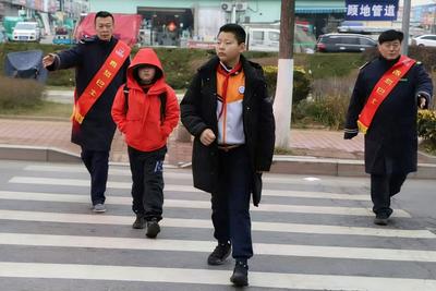 护航开学季！青岛巴士助学专线温情相伴学子求学路