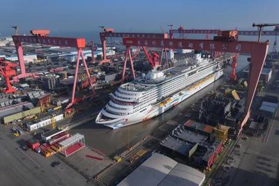 第二艘国产大型邮轮完成坞内起浮