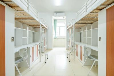 逐步消除8人间！高校宿舍升级这样破解“钱地”双重困局