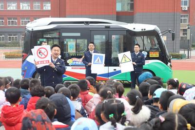 这堂“开学第一课”干货满满！青岛“宝宝巴士”载着安全与梦想出发