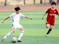 青岛市“市长杯”校园足球联赛激战正酣，小学男甲、女甲冠军组金牌产生