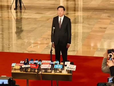 高志丹：奋力推进足球、篮球、排球“三大球”振兴