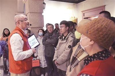 以雷锋的名义，一抹抹“志愿红”温暖岛城