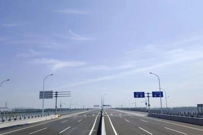 青银高速东侧地块成功盘活，为青岛存量土地再利用注入强劲动能