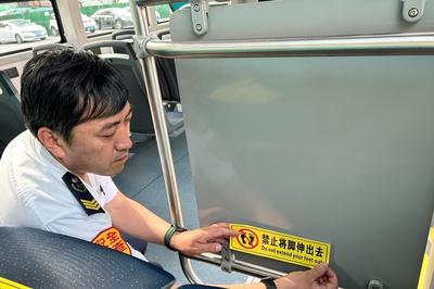 青岛巴士有位“闲不住的王师傅”：方向盘外，还有一条更长的“暖心路”……