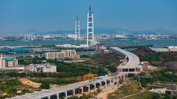 世界最大跨径双层悬索桥狮子洋大桥主塔封顶