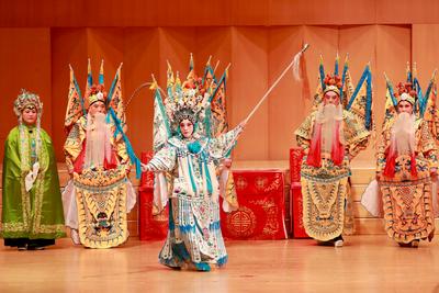 京剧票友齐聚，共襄国粹盛宴！市南区新春元宵戏曲晚会精彩上演