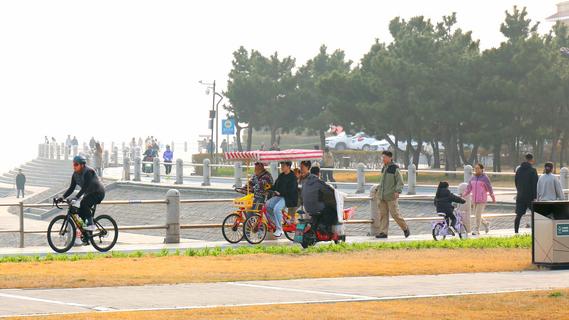 唐岛湾：春风拂海湾，公园绿道乐享春光！