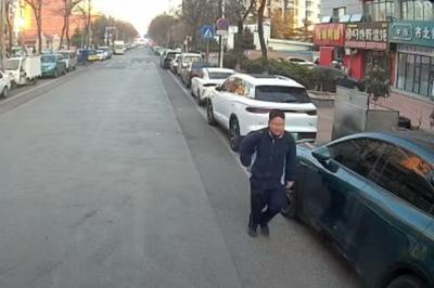 等一等、让一让……青岛巴士驾驶员行动“诚载美好”