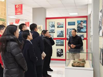 雷锋精神薪火相传三十载！青岛黄海学院雷锋馆迎来参观热潮