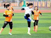 青岛市“市长杯”校园足球联赛激战正酣，小学男甲、女甲冠军组金牌产生