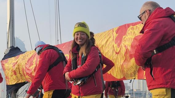 “青岛号”荣归奥帆中心，青岛姑娘兰君逐浪归来