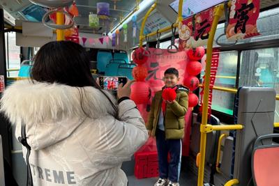 从“怀旧风”到“生肖韵”！青岛“十全十美巴”邀您共赴“元宵奇妙游”