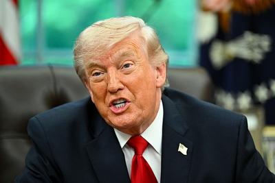 特朗普称同伊朗的谈判正通过电话进行