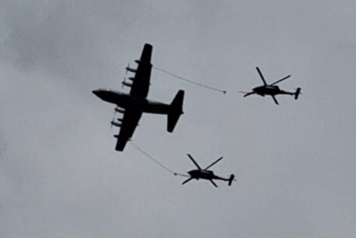 美军一天之内两架战机被击落，两架直升机被击中