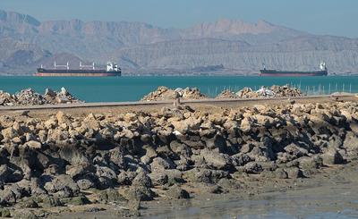 美伊宣布停火后，霍尔木兹海峡内大多数滞留船只还在“观望”