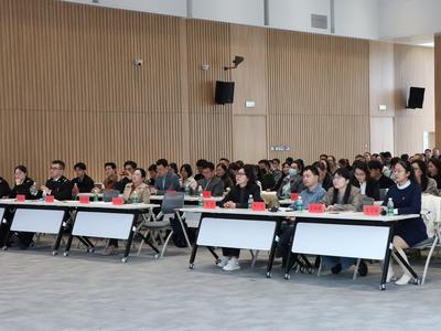 聚焦企业关注领域  政策赋能助力出海 “稳外贸 防风险”主题宣讲会暨外贸大讲堂进区市系列活动在西海岸新区举办