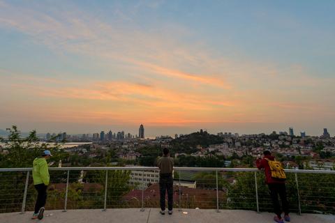 青岛傍晚：云霞淡染，暮色温柔