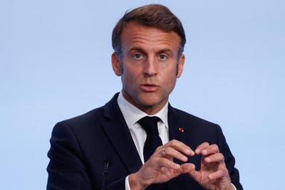 马克龙建议社交媒体平台对15岁以下青少年禁用