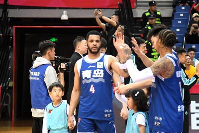 CBA常规赛进入收官阶段，青岛男篮主帅刘维伟：打好4月战役冲击季后赛