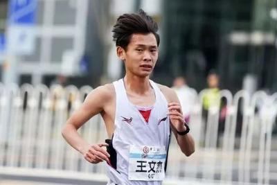 跑出国内半马最佳，这位清华学生冲线为何如此淡定？