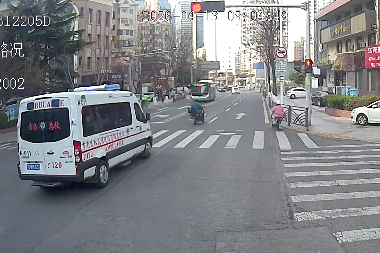 礼让、助老……青岛巴士驾驶员善行义举传递城市温度