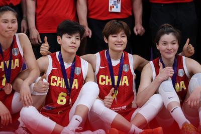 中国女篮队长杨舒予开启留洋之旅，加盟澳大利亚联赛