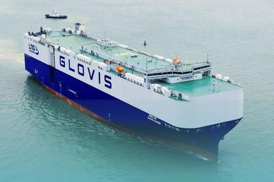 全球首艘10800车汽车运输船命名交付