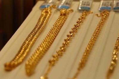 男子潜伏通风管道9小时盗走百万黄金，3次换装终难逃法网