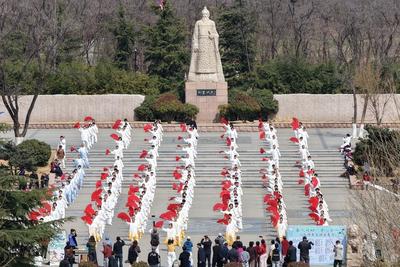 青岛市“我们的节日·清明”主题文化活动在马山公园举行