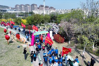 山海之间踏歌行——2026年全国群众登山健身大会青岛站启幕