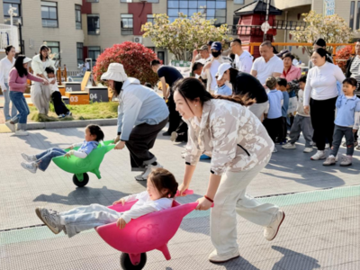 春风吹进幼儿园，亲子一起“撒野”啦！青岛西海岸新区泊里中心幼儿园举办亲子运动会