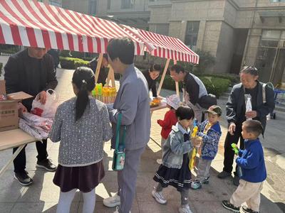 搭建亲子与邻里交流平台 爱丁堡社区举行“手绘童趣·乐享春光”创意手绘活动