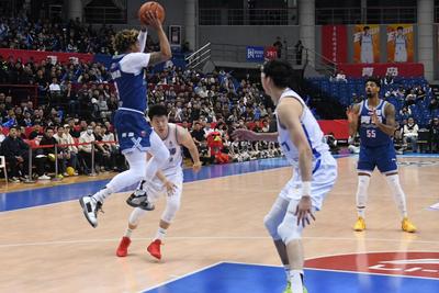 新外援“点燃”钻石热情，青岛男篮不敌北京