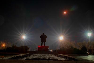 心宿二伴月，天宇上演“红白配”