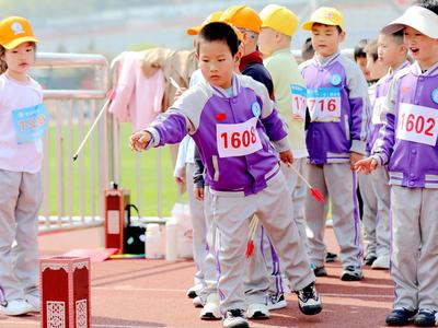 青岛桦川路小学举行2026年春季田径运动会