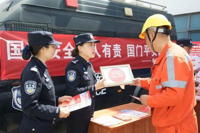 关注全民国家安全教育日：普法宣传进港区，筑牢国门安全防线