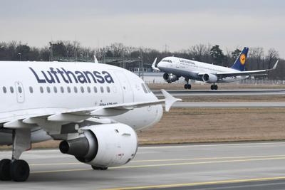 减航班、涨票价，全球多家航司进入“自保”模式