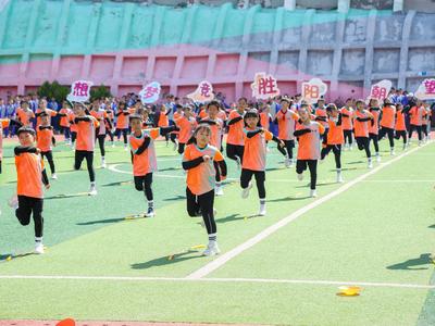 青岛第五十三中学共同体举行“双百赛事”启动仪式