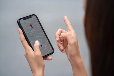 明明身在办公室，朋友圈定位却在马尔代夫？