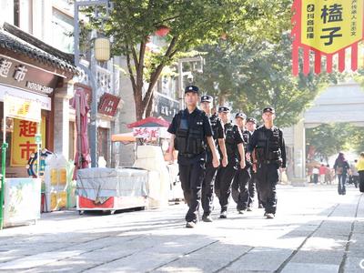 青岛这条普通街巷为何烟火气升腾？背后有“平安盾”守护！