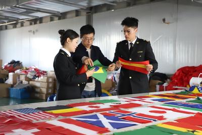 40多万面国旗加急发货！世界杯赛场上扬起“青岛旗帜”